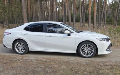 Toyota Camry, 2019 год, 2 750 000 рублей, 5 фотография