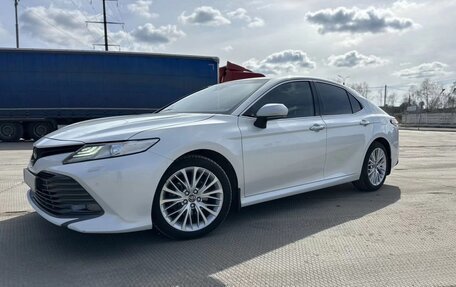 Toyota Camry, 2019 год, 2 750 000 рублей, 2 фотография
