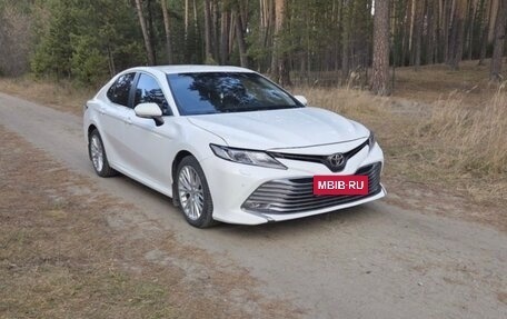 Toyota Camry, 2019 год, 2 750 000 рублей, 3 фотография