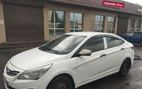 Hyundai Solaris II рестайлинг, 2015 год, 560 000 рублей, 2 фотография