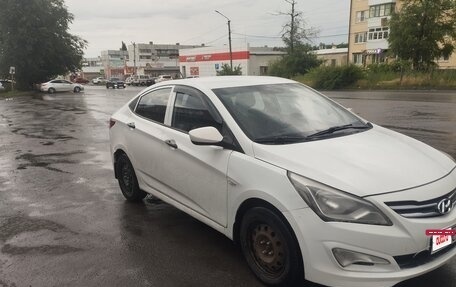 Hyundai Solaris II рестайлинг, 2015 год, 560 000 рублей, 3 фотография