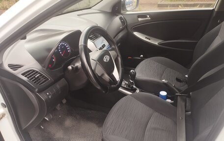 Hyundai Solaris II рестайлинг, 2015 год, 560 000 рублей, 5 фотография