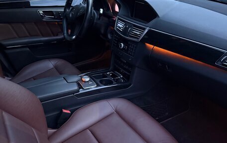 Mercedes-Benz E-Класс, 2011 год, 1 900 000 рублей, 13 фотография