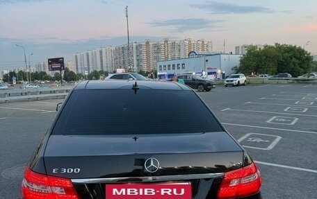 Mercedes-Benz E-Класс, 2011 год, 1 900 000 рублей, 8 фотография