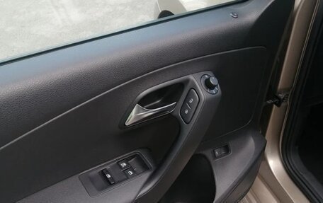 Volkswagen Polo VI (EU Market), 2015 год, 1 050 000 рублей, 16 фотография