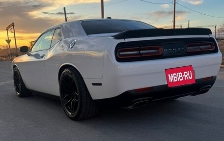 Dodge Challenger III рестайлинг 2, 2020 год, 2 800 000 рублей, 6 фотография