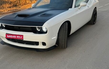 Dodge Challenger III рестайлинг 2, 2020 год, 2 800 000 рублей, 2 фотография