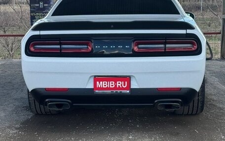 Dodge Challenger III рестайлинг 2, 2020 год, 2 800 000 рублей, 5 фотография