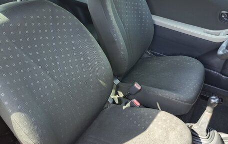 Toyota Yaris III рестайлинг, 2007 год, 500 000 рублей, 13 фотография