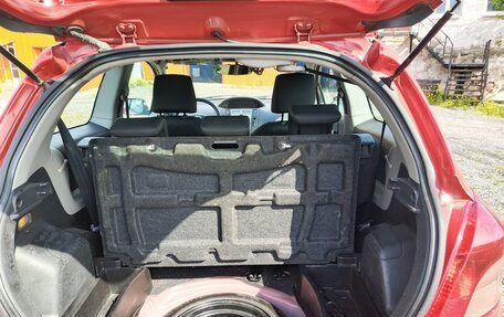 Toyota Yaris III рестайлинг, 2007 год, 500 000 рублей, 24 фотография