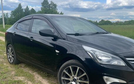Hyundai Solaris II рестайлинг, 2015 год, 1 060 000 рублей, 2 фотография