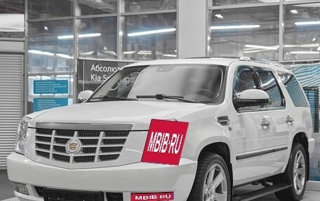 Cadillac Escalade III, 2013 год, 1 849 000 рублей, 1 фотография