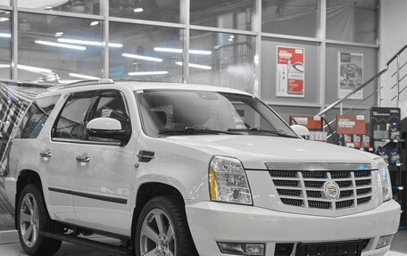 Cadillac Escalade III, 2013 год, 1 849 000 рублей, 3 фотография