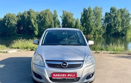 Opel Zafira B, 2010 год, 598 000 рублей, 1 фотография