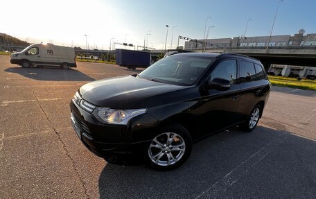 Mitsubishi Outlander III рестайлинг 3, 2014 год, 1 298 000 рублей, 3 фотография