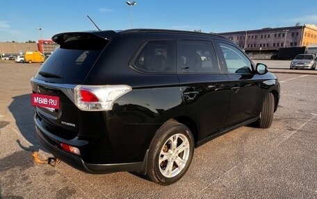 Mitsubishi Outlander III рестайлинг 3, 2014 год, 1 298 000 рублей, 6 фотография