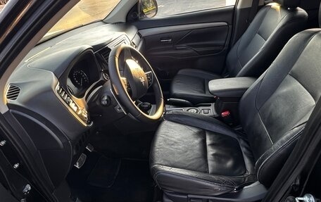 Mitsubishi Outlander III рестайлинг 3, 2014 год, 1 298 000 рублей, 4 фотография