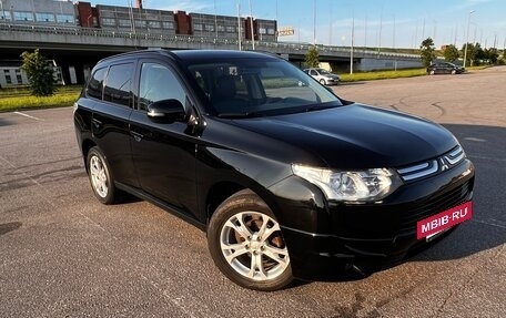 Mitsubishi Outlander III рестайлинг 3, 2014 год, 1 298 000 рублей, 9 фотография