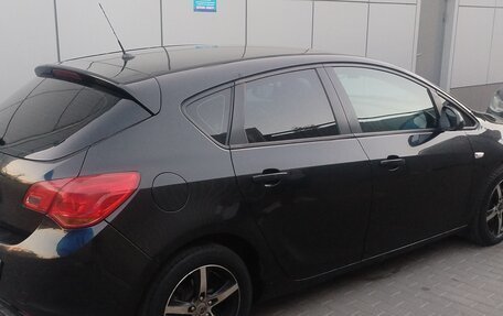 Opel Astra J, 2011 год, 490 000 рублей, 3 фотография