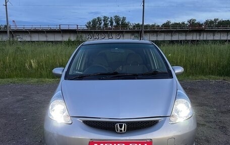 Honda Fit III, 2005 год, 490 000 рублей, 2 фотография