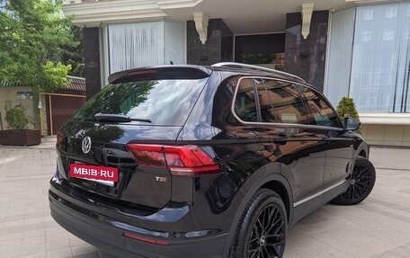 Volkswagen Tiguan II, 2017 год, 2 269 000 рублей, 2 фотография
