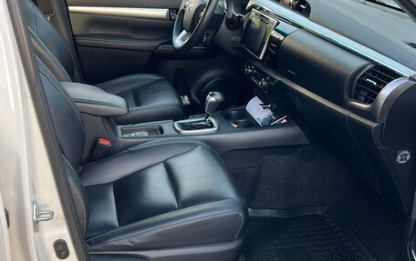 Toyota Hilux VIII, 2017 год, 4 200 000 рублей, 8 фотография