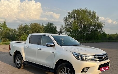 Toyota Hilux VIII, 2017 год, 4 200 000 рублей, 2 фотография