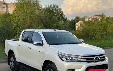 Toyota Hilux VIII, 2017 год, 4 200 000 рублей, 4 фотография