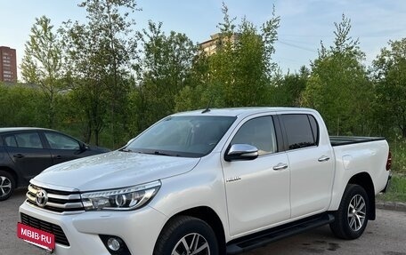 Toyota Hilux VIII, 2017 год, 4 200 000 рублей, 5 фотография
