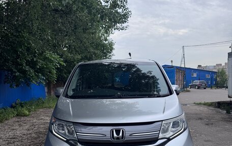 Honda Stepwgn IV, 2019 год, 1 750 000 рублей, 1 фотография