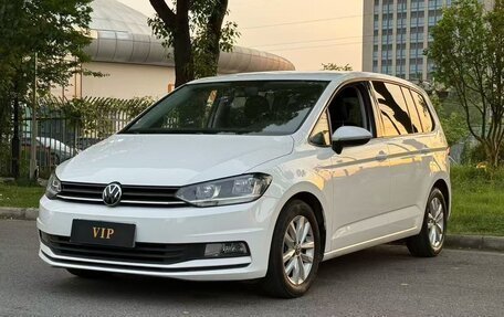 Volkswagen Touran III, 2022 год, 1 280 000 рублей, 1 фотография
