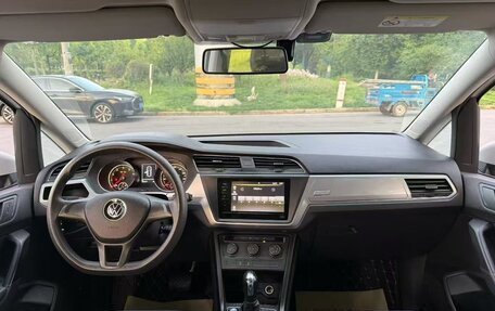 Volkswagen Touran III, 2022 год, 1 280 000 рублей, 6 фотография