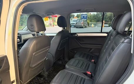 Volkswagen Touran III, 2022 год, 1 280 000 рублей, 5 фотография