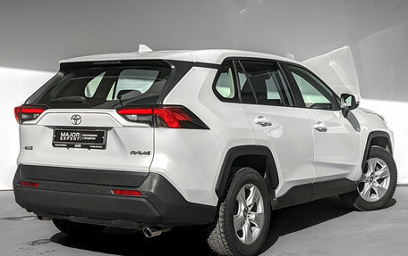 Toyota RAV4, 2021 год, 2 875 000 рублей, 5 фотография
