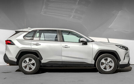 Toyota RAV4, 2021 год, 2 875 000 рублей, 4 фотография