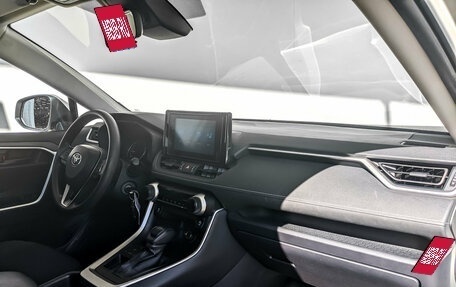 Toyota RAV4, 2021 год, 2 875 000 рублей, 11 фотография