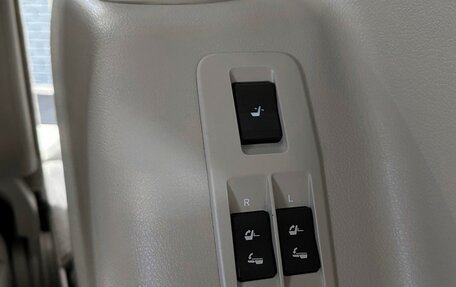 Toyota Land Cruiser Prado 150 рестайлинг 2, 2019 год, 4 677 000 рублей, 28 фотография