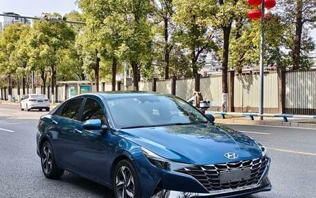 Hyundai Elantra, 2022 год, 1 025 000 рублей, 2 фотография