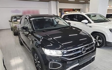 Volkswagen T-Roc I, 2023 год, 1 325 000 рублей, 3 фотография