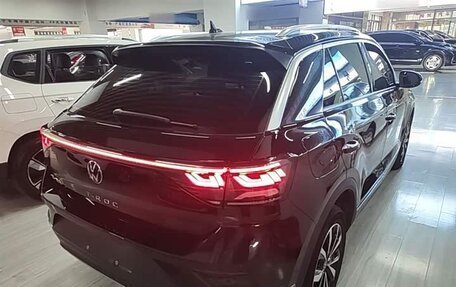 Volkswagen T-Roc I, 2023 год, 1 325 000 рублей, 6 фотография