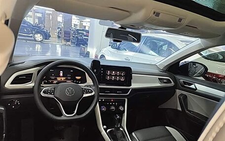 Volkswagen T-Roc I, 2023 год, 1 325 000 рублей, 11 фотография