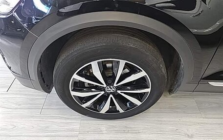 Volkswagen T-Roc I, 2023 год, 1 325 000 рублей, 23 фотография