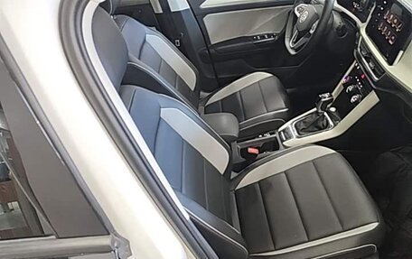 Volkswagen T-Roc I, 2023 год, 1 325 000 рублей, 22 фотография