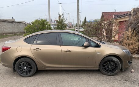 Opel Astra J, 2013 год, 700 000 рублей, 2 фотография