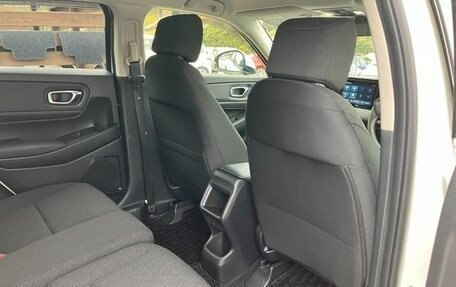Honda Vezel, 2022 год, 2 100 000 рублей, 23 фотография