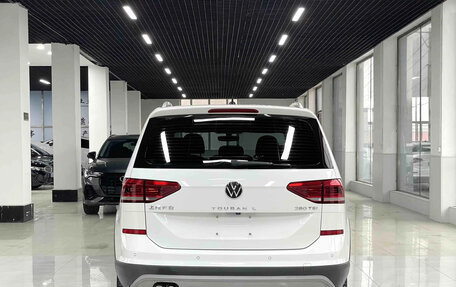 Volkswagen Touran III, 2022 год, 1 224 004 рублей, 4 фотография