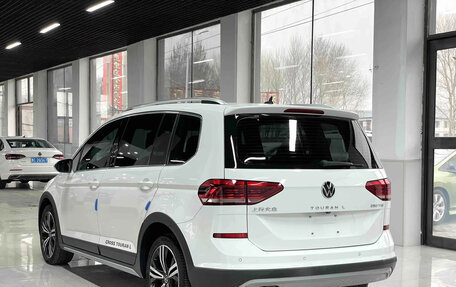 Volkswagen Touran III, 2022 год, 1 224 004 рублей, 5 фотография