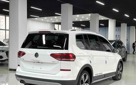 Volkswagen Touran III, 2022 год, 1 224 004 рублей, 6 фотография