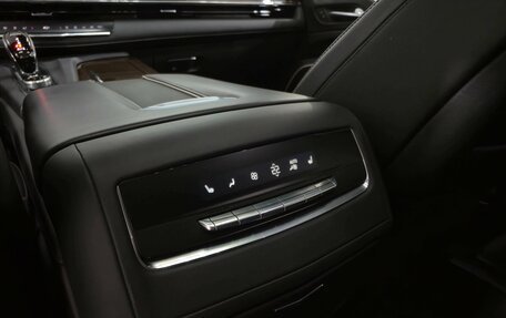 Cadillac Escalade V, 2023 год, 13 200 000 рублей, 17 фотография