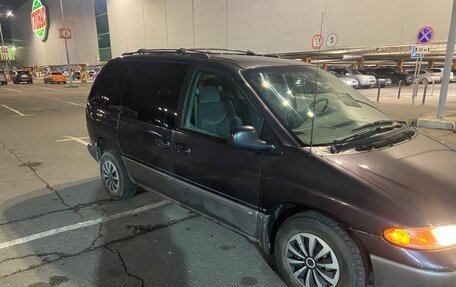 Chrysler Town & Country III, 1996 год, 480 000 рублей, 2 фотография